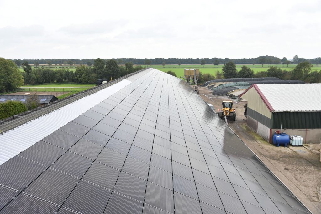 1300 zonnepanelen bij Elshof