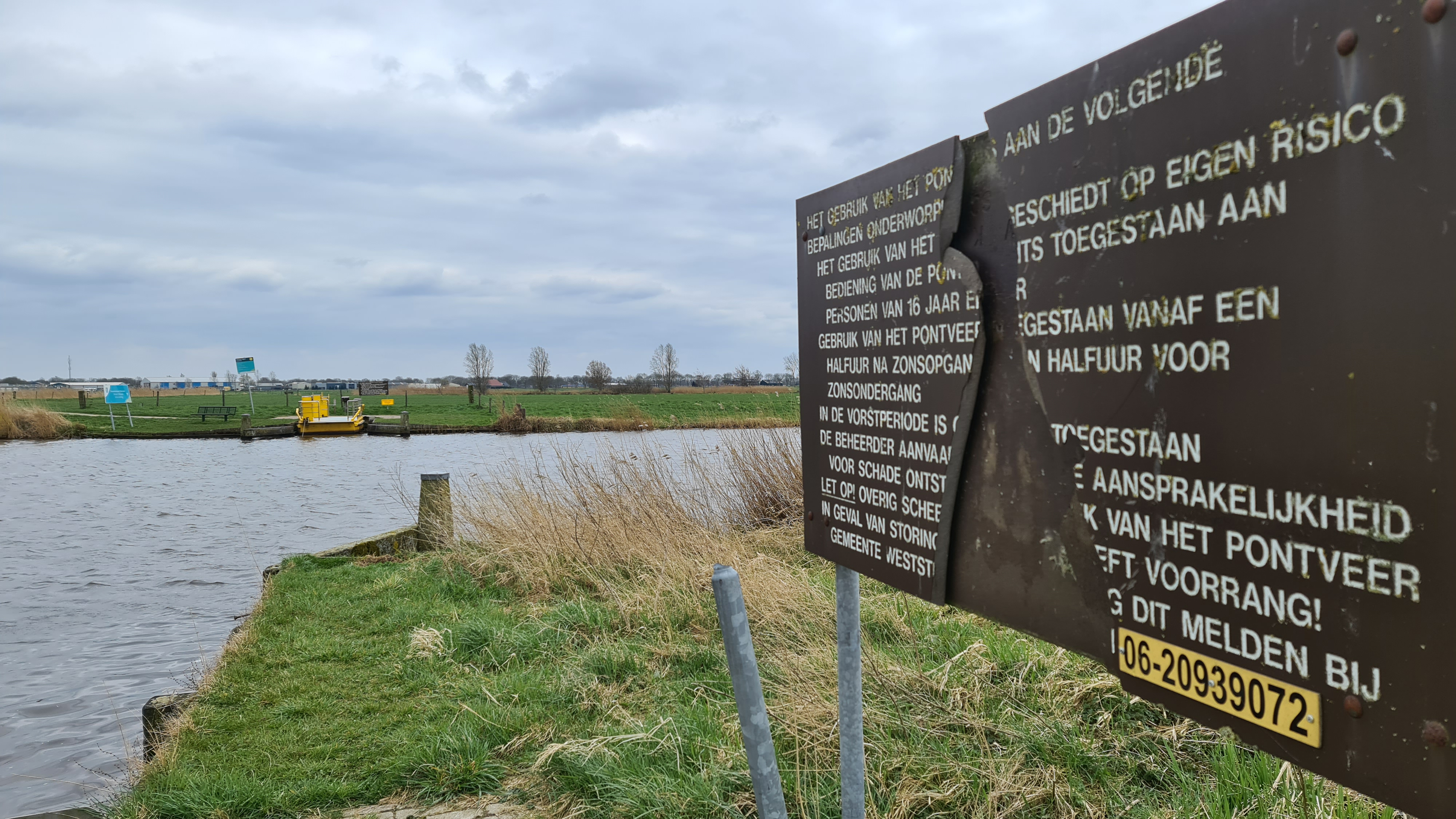 Vernielingen bij pontje over de Linde