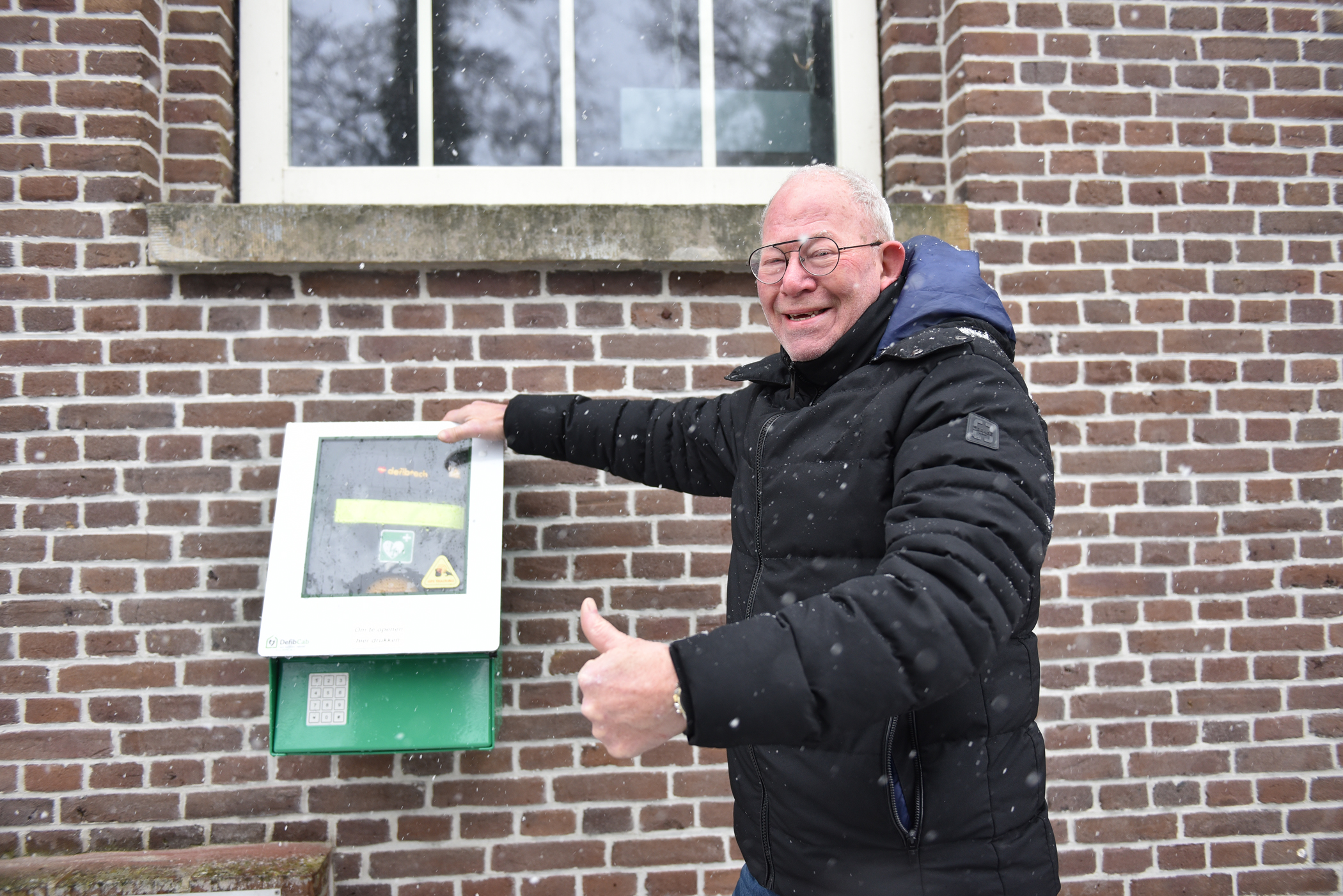 AED aan het Dorpscentrum in Oldetrijne