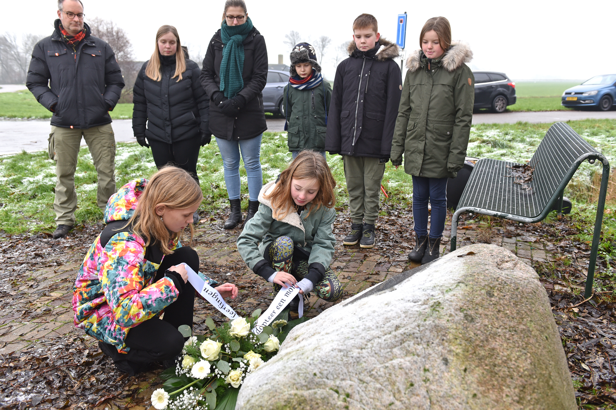 Leerlingen van De Lantscheene staan oor laatste keer  stil bij oorlogsmonument in Sonnega