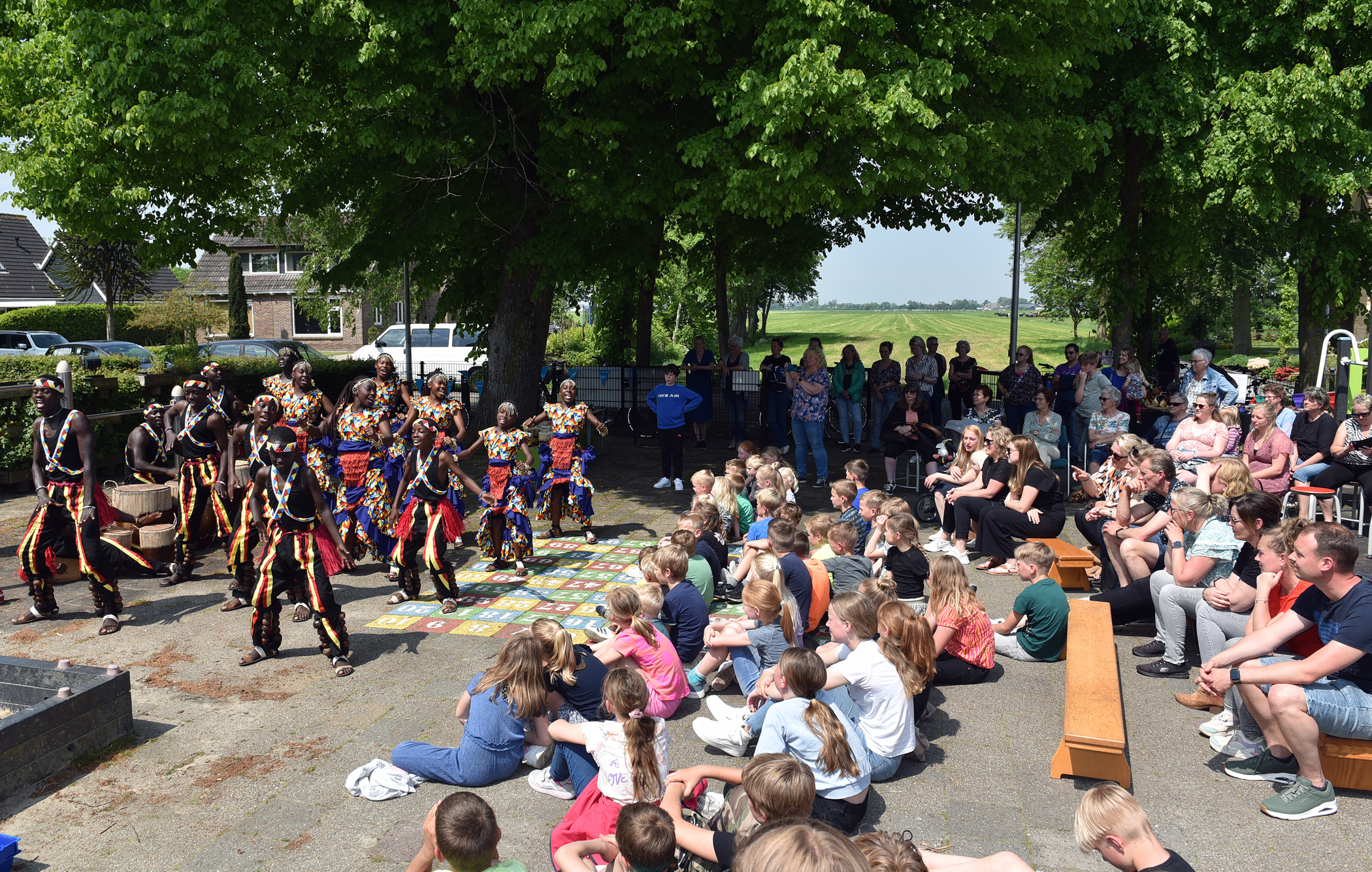 School de Lantscheene in Oegandese sferen